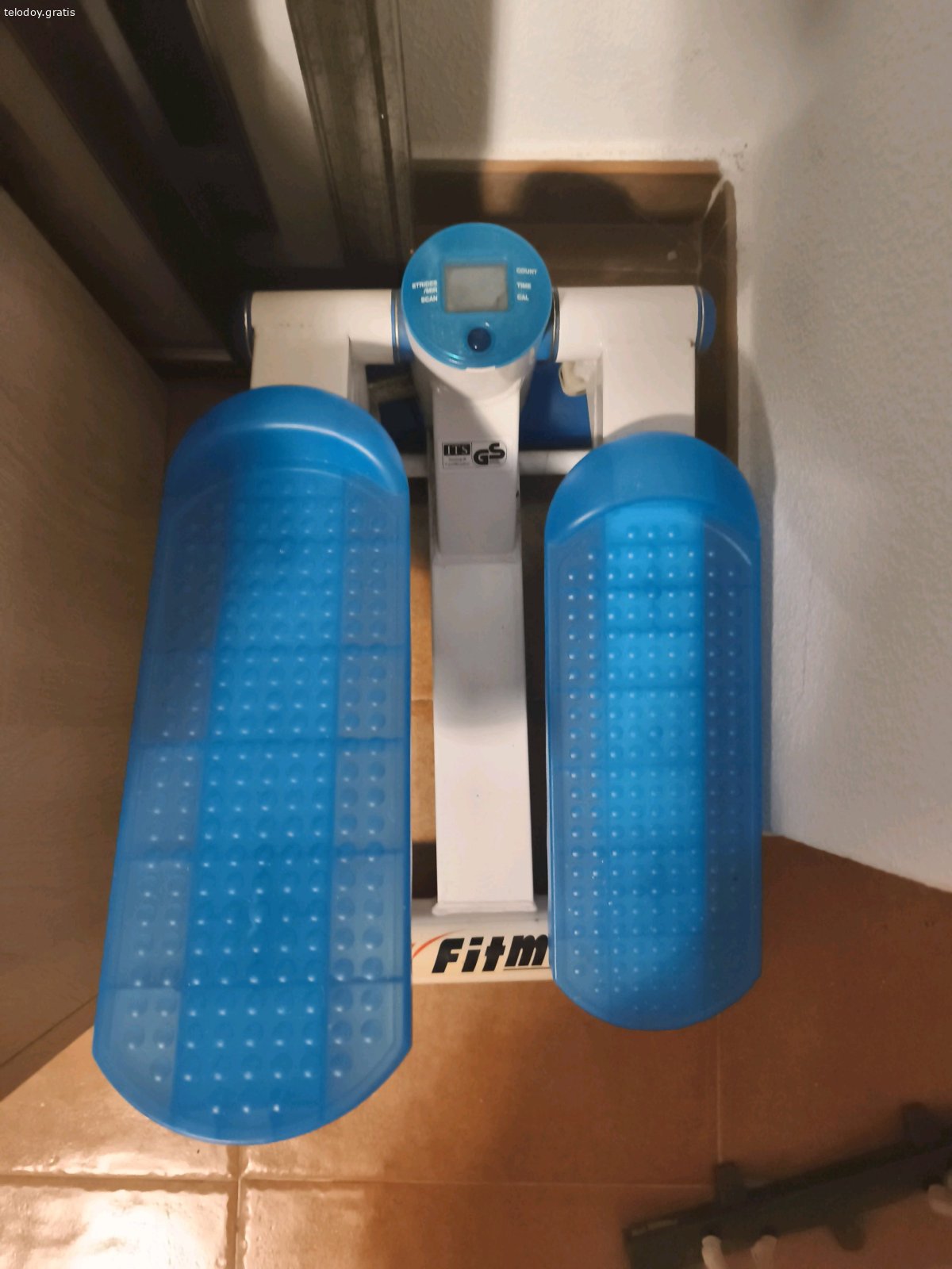 Elíptica. aparato para hacer ejercicio, estaca en una casa que compré y no se utiliza.  funciona perfectamente.
