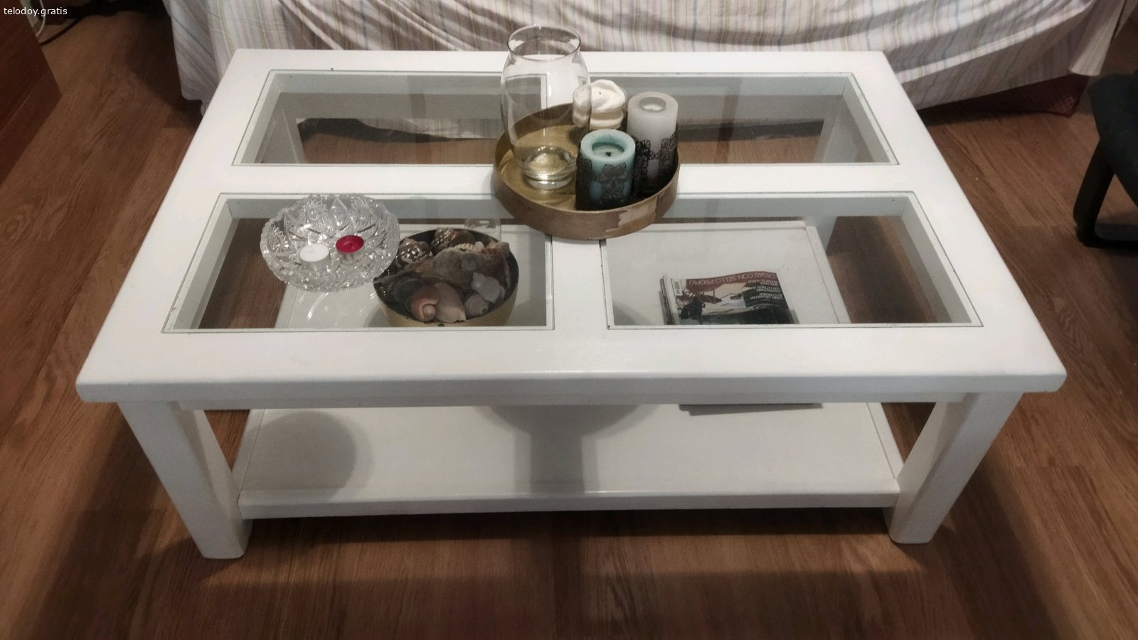 mesa maciza. en perfectas condiciones se regala