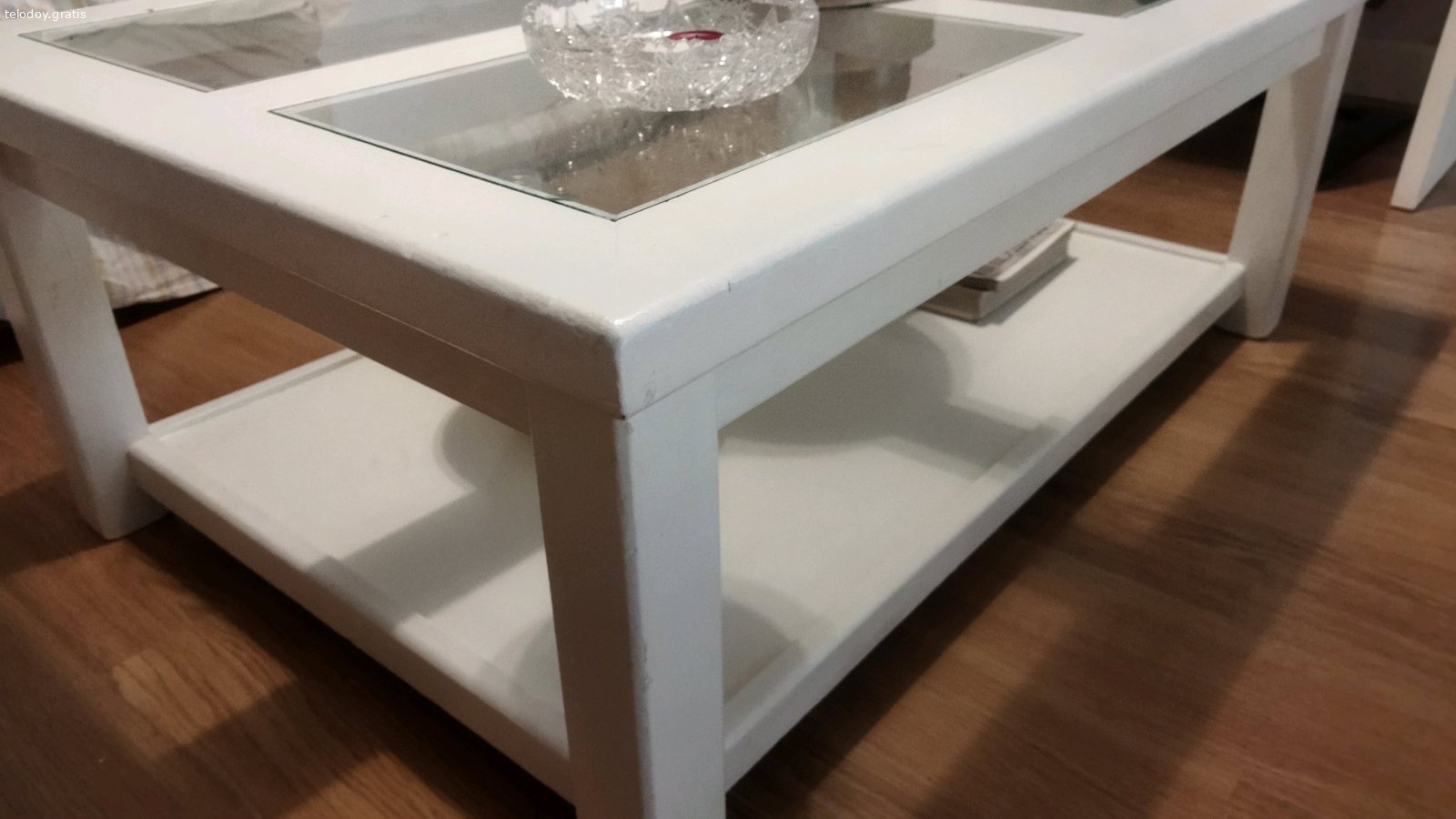 mesa maciza. en perfectas condiciones se regala