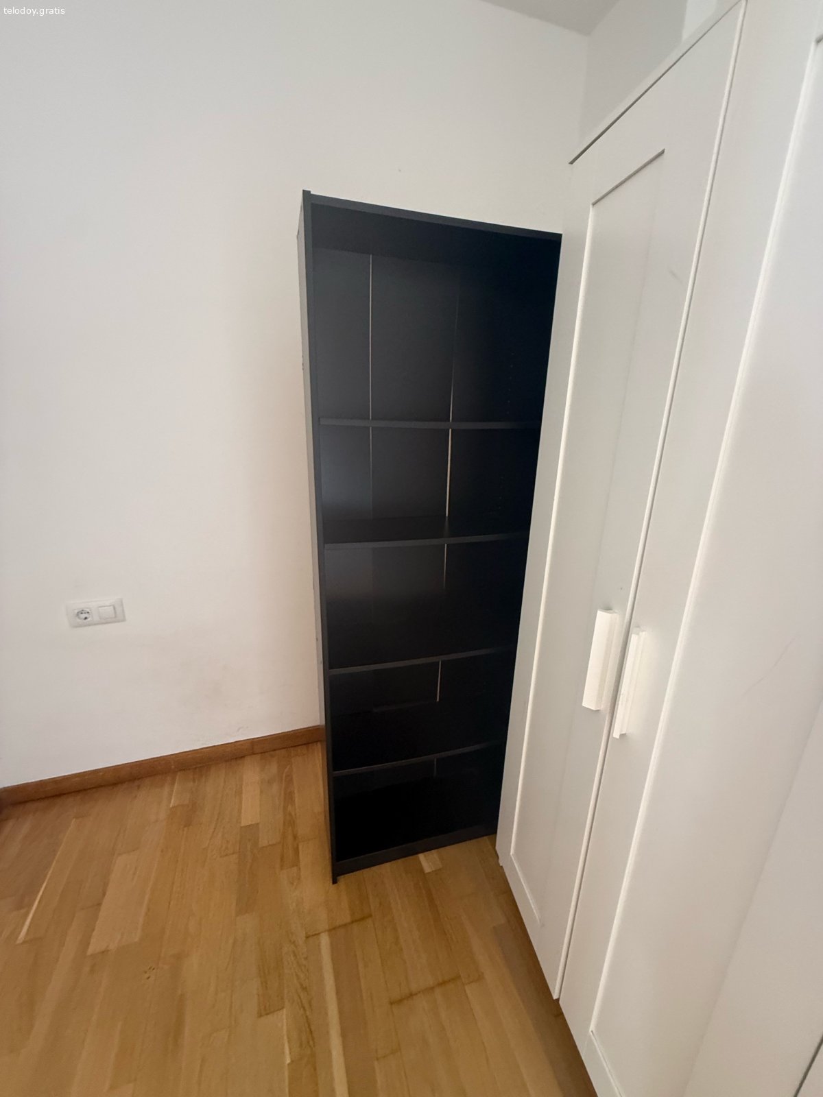sofá cama y biblioteca. regalo urgente sofá cama y biblioteca para ir a buscar